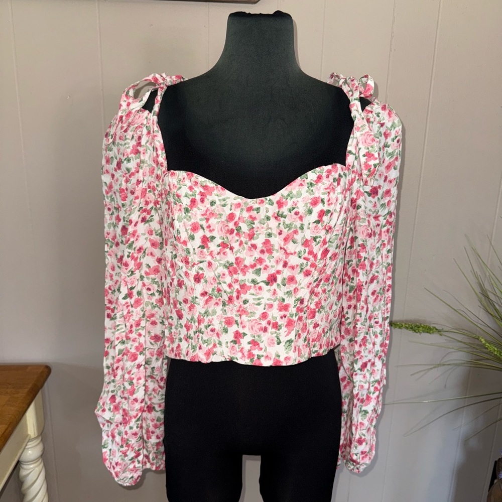 Floral Sweetheart Crop Top with Puff Sleeves - Pink - Picture 4 of 16